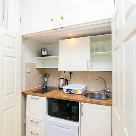 Primestate Knightsbridge Apartment *