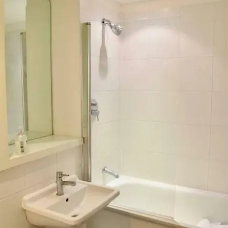 Apartment Modern 1 Bedroom Flat In Canary Wharf *