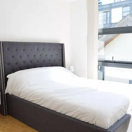 Modern 1 Bedroom Flat In Canary Wharf * London