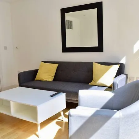 Modern 1 Bedroom Flat In Canary Wharf *