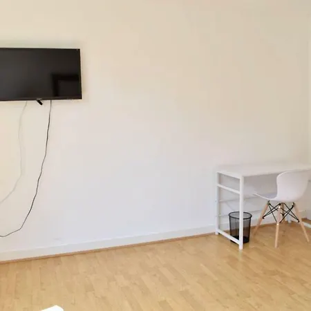 Modern 1 Bedroom Flat In Canary Wharf Apartment *