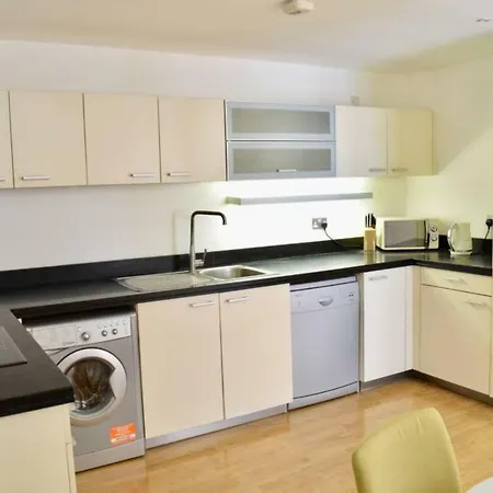 Modern 1 Bedroom Flat In Canary Wharf *