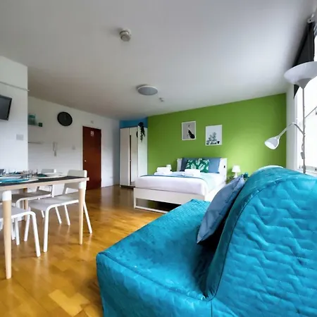Bayswater Apartments *