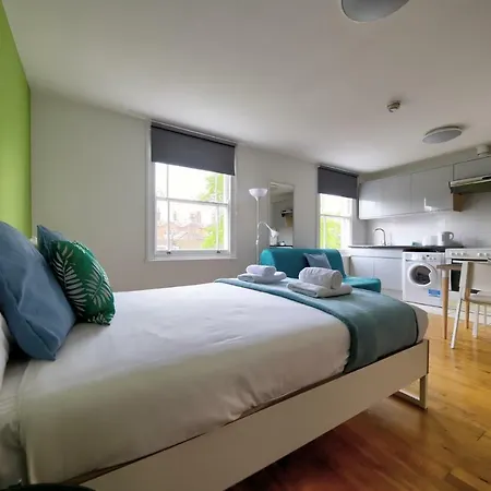 Bayswater Apartments *