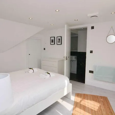 Wharf - Macarena Apartment