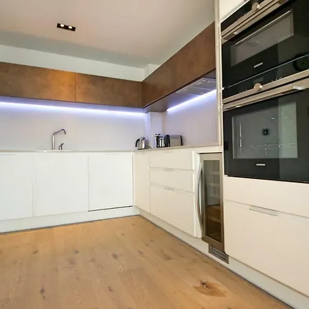 High End Vauxhall Apartment *