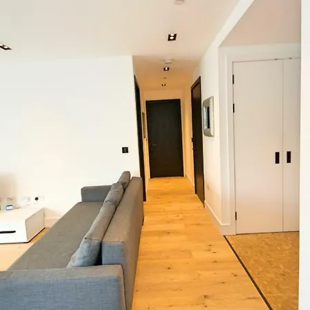 High End Vauxhall Apartment