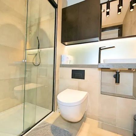 High End Vauxhall Apartment
