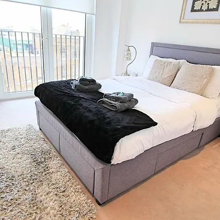 High End Vauxhall Apartment
