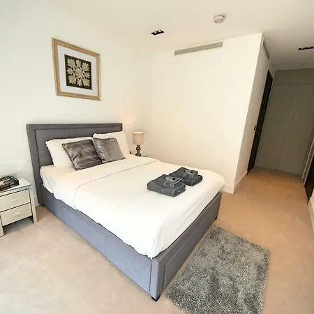 High End Vauxhall Apartment *