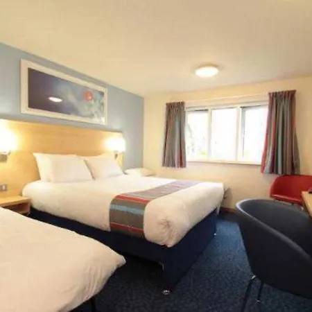 Travelodge Airport Hotel