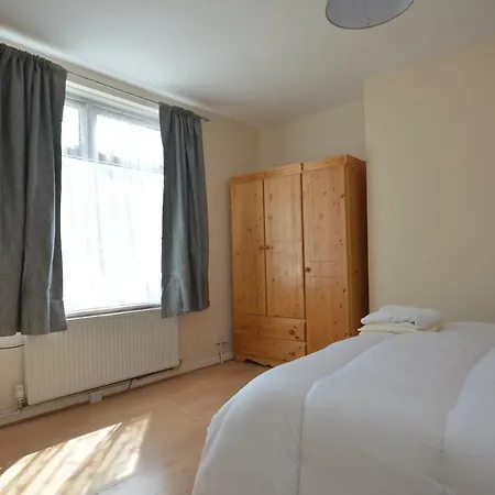 London Deluxe Four Bedroom House