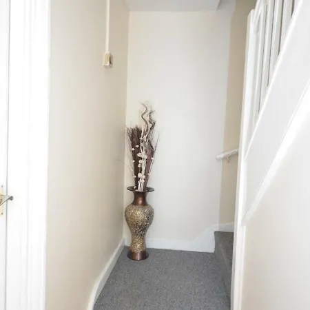 Apartment London Deluxe Four Bedroom House Dagenham