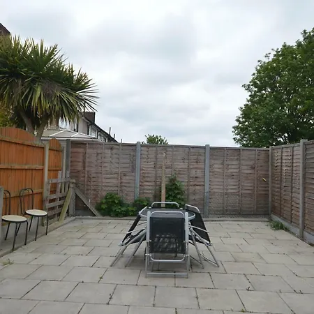 London Deluxe Four Bedroom House