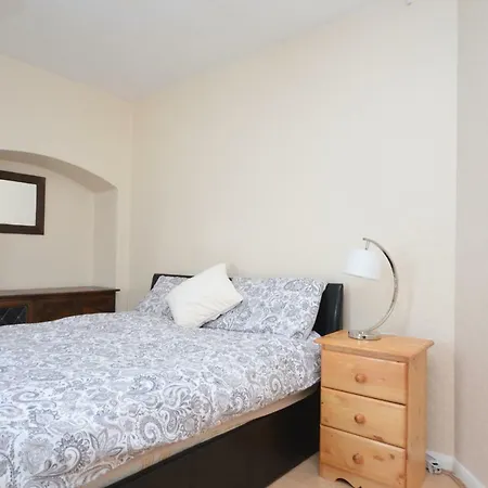 London Deluxe Four Bedroom House Dagenham