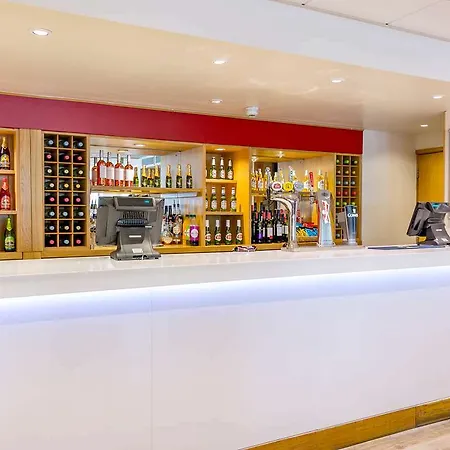 Travelodge Docklands Hotel 3*
