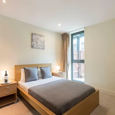 Apartment Antonine Heights London