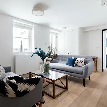 Iverna Gardens By Lime Street Apartment London