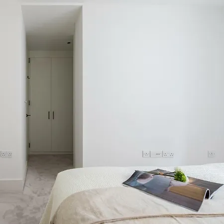 Iverna Gardens By Lime Street Apartment