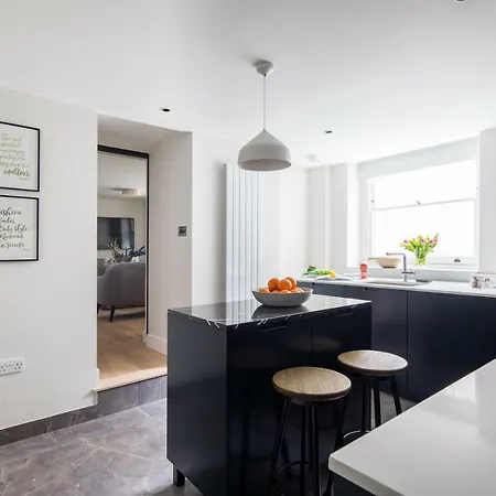 Iverna Gardens By Lime Street *