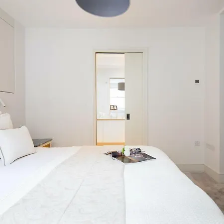 Iverna Gardens By Lime Street Apartment