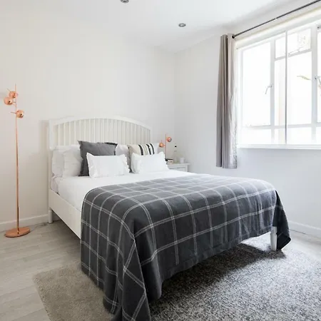 Leinster Gardens By Lime Street