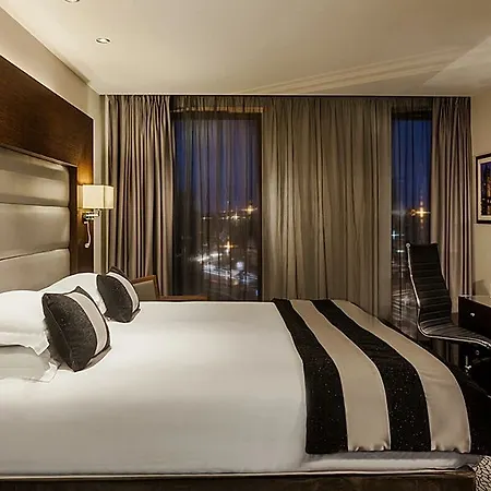 Hotel Park Grand Heathrow