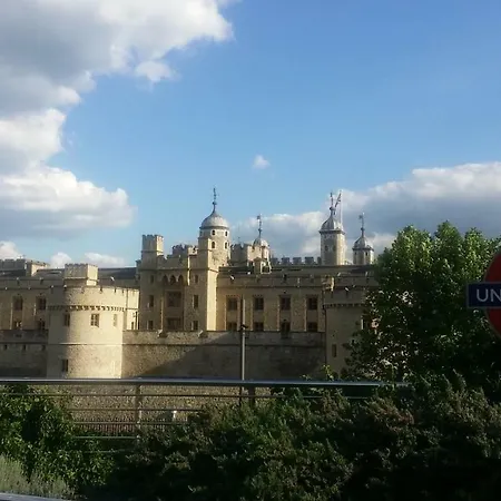Apartment Tower Hill Royal Mint