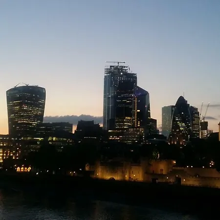 Apartment Tower Hill Royal Mint