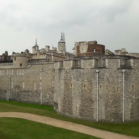 Tower Hill Royal Mint Apartment