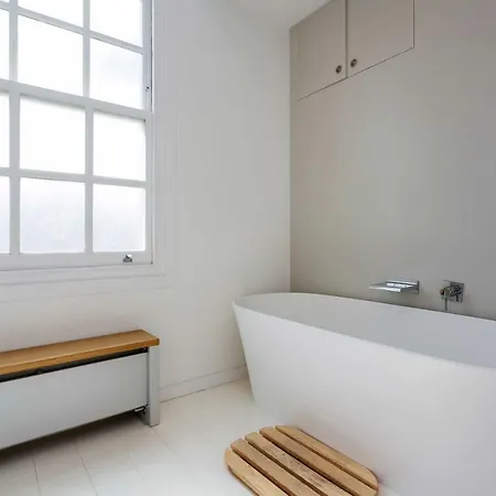 Veeve - Princedale Road Minimalism * London