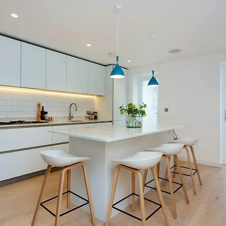 Veeve - Princedale Road Minimalism * London