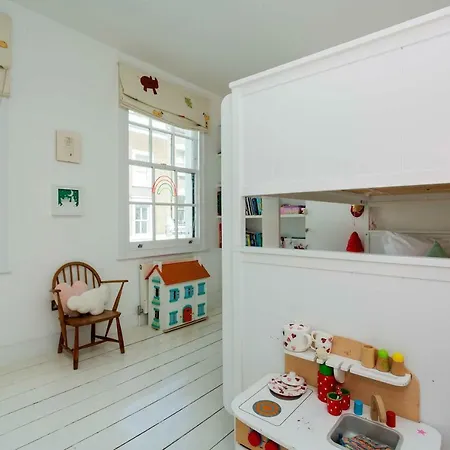 Holiday home Veeve - Princedale Road Minimalism London