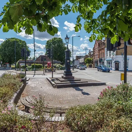 Traditional Richmond By Twickenham By Underthedoormat Apartment *