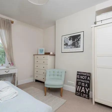 Apartment Traditional Richmond By Twickenham By Underthedoormat