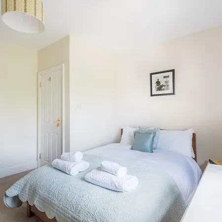 Apartment Traditional Richmond By Twickenham By Underthedoormat