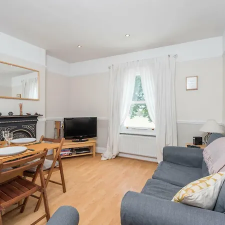 Apartament Traditional Richmond By Twickenham By Underthedoormat *