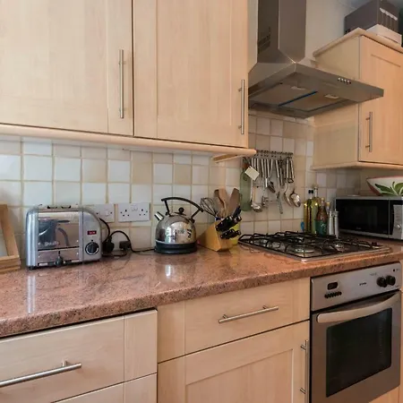 Apartament Traditional Richmond By Twickenham By Underthedoormat