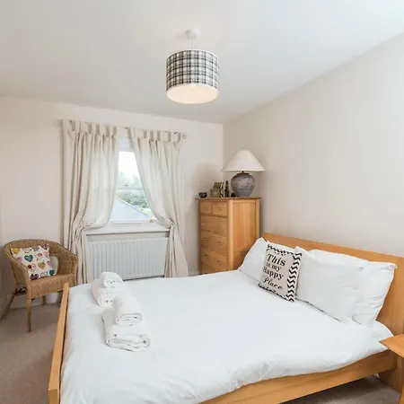 Traditional Richmond By Twickenham By Underthedoormat Apartment
