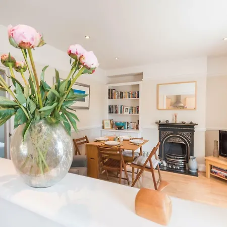 Apartment Traditional Richmond By Twickenham By Underthedoormat *