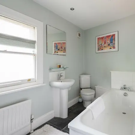 Traditional Richmond By Twickenham By Underthedoormat London