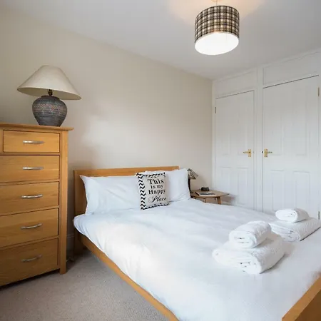 Traditional Richmond By Twickenham By Underthedoormat Apartment *
