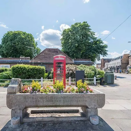 Traditional Richmond By Twickenham By Underthedoormat Apartment *