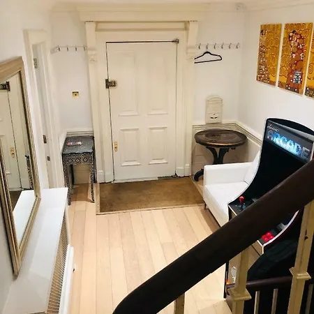 Piccadilly Circus Suites * London