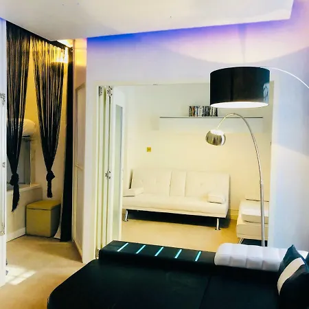 Piccadilly Circus Suites Apartment *