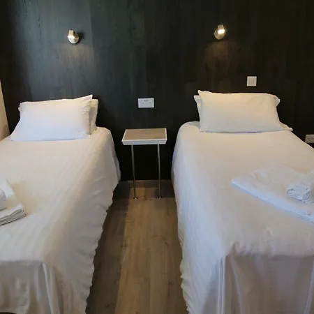Debden Bed & Breakfast Hillingdon