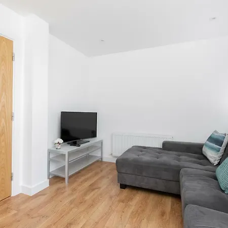 Skyvillion - Cozy In Town With Free Parking & Wifi Apartment Enfield