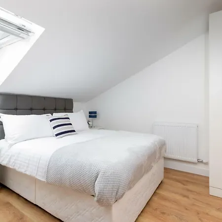 Skyvillion - Cozy In Town With Free Parking & Wifi Apartment Enfield