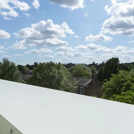Skyvillion - Cozy In Town With Free Parking & Wifi Apartment Enfield
