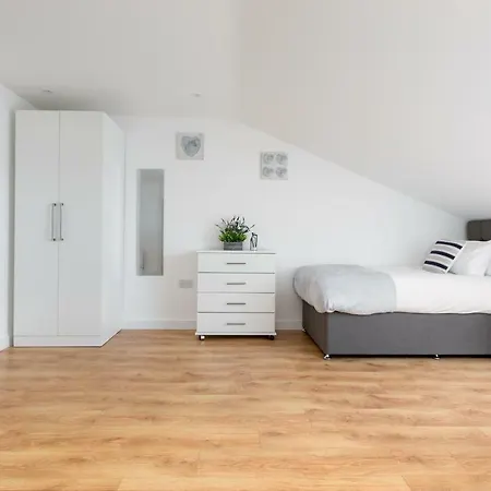 Apartment Skyvillion - Cozy In Town With Free Parking & Wifi